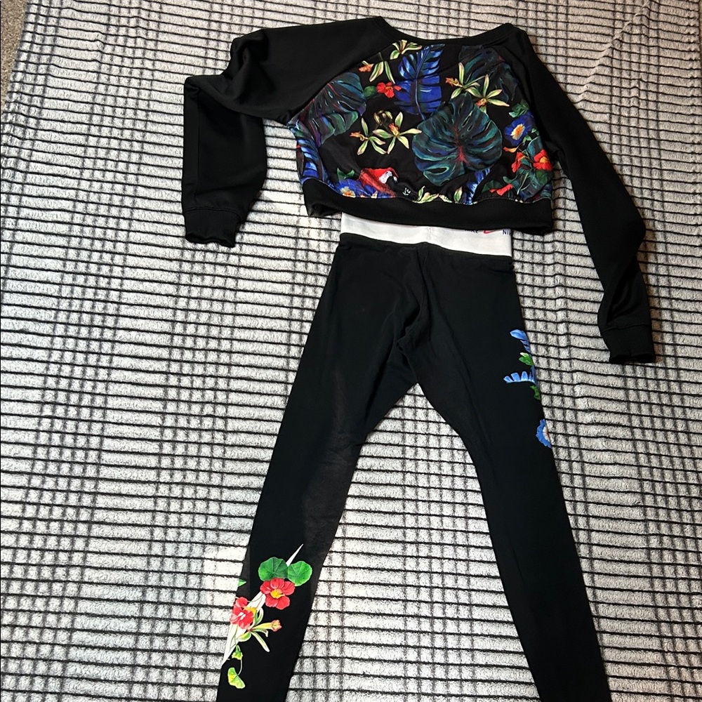 Junior’s Nike Tropic Activewear Set (XS/S) - Picture 8 of 13
